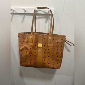 MCM Medium reversible Liz shopper